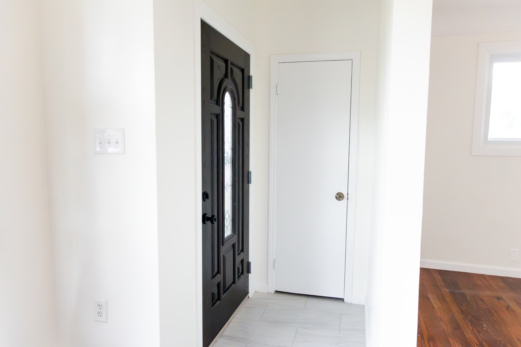 Entryway — real estate photography by Hola Media